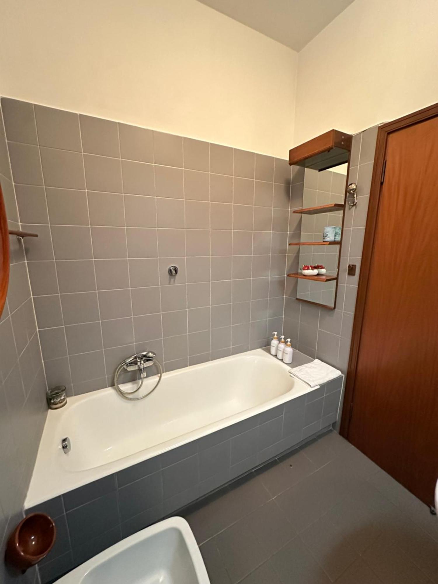 Appartamento 6 People, 3 Parking Spot, Balconies, Metro B *